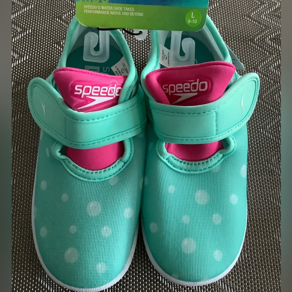 Girls’ Green Polka Dot Speedo Water Shoes size Large/9-10